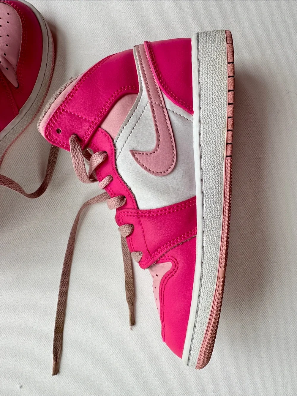 Nike Air Jordan 1 Mid Grade School 4Y white/soft pink/fierce pink Kids Sneakers